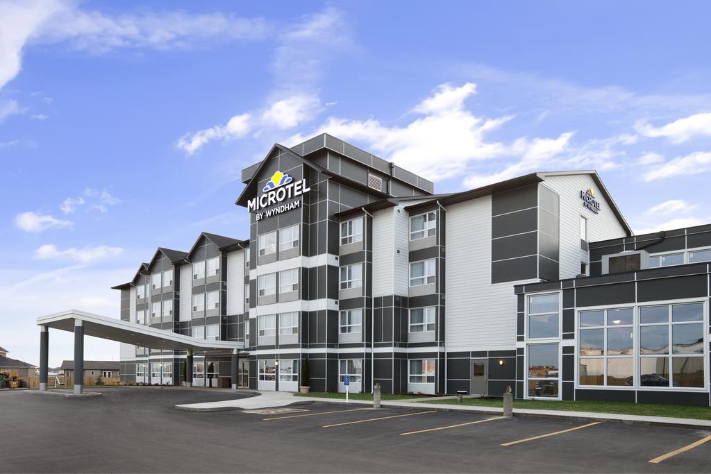 Microtel Inn & Suites By Wyndham Estevan Exterior foto