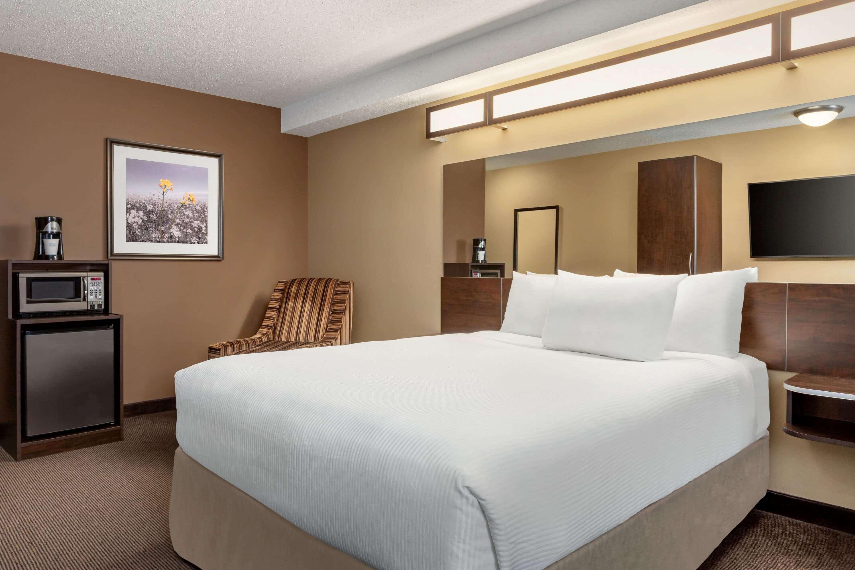 Microtel Inn & Suites By Wyndham Estevan Exterior foto