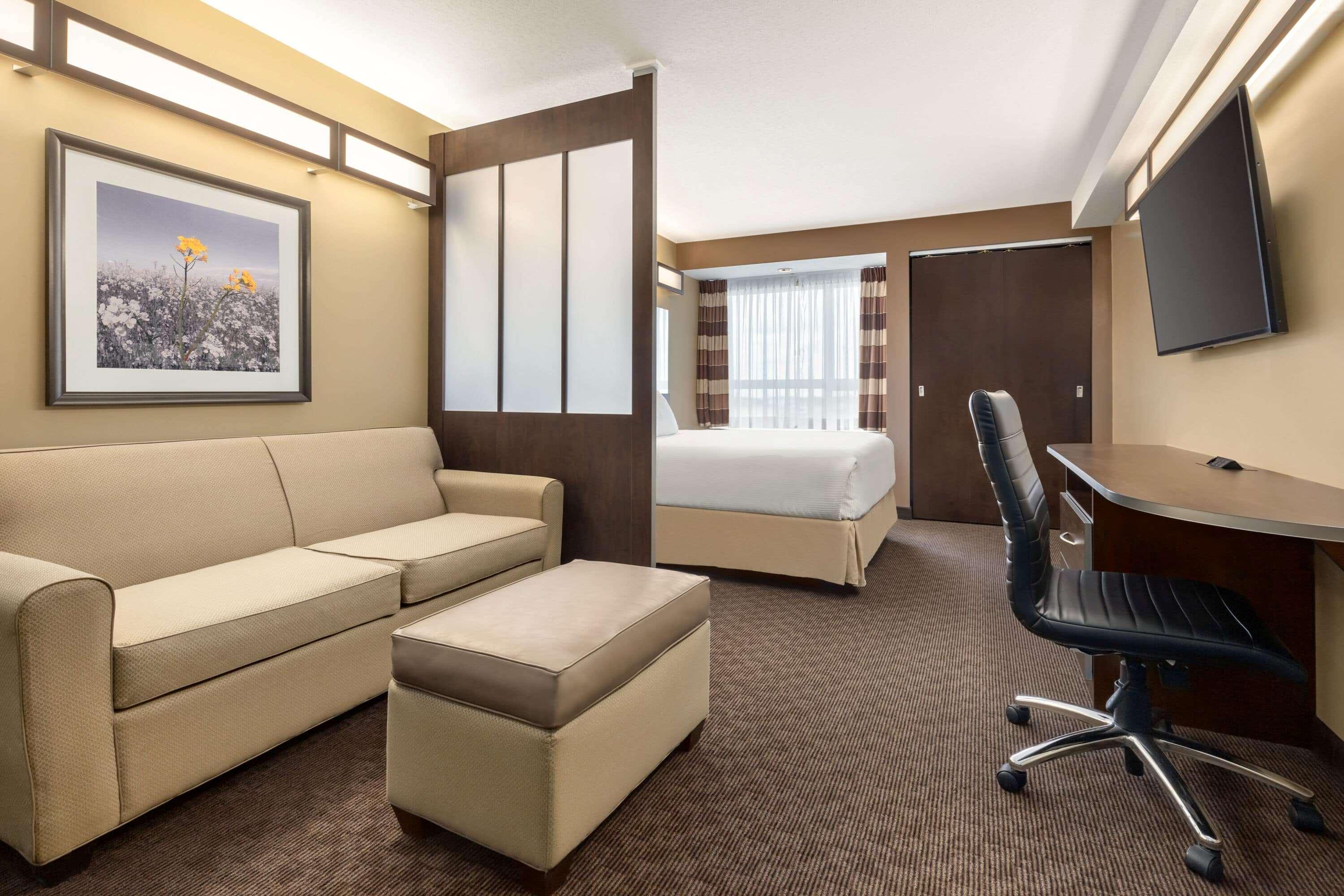 Microtel Inn & Suites By Wyndham Estevan Exterior foto