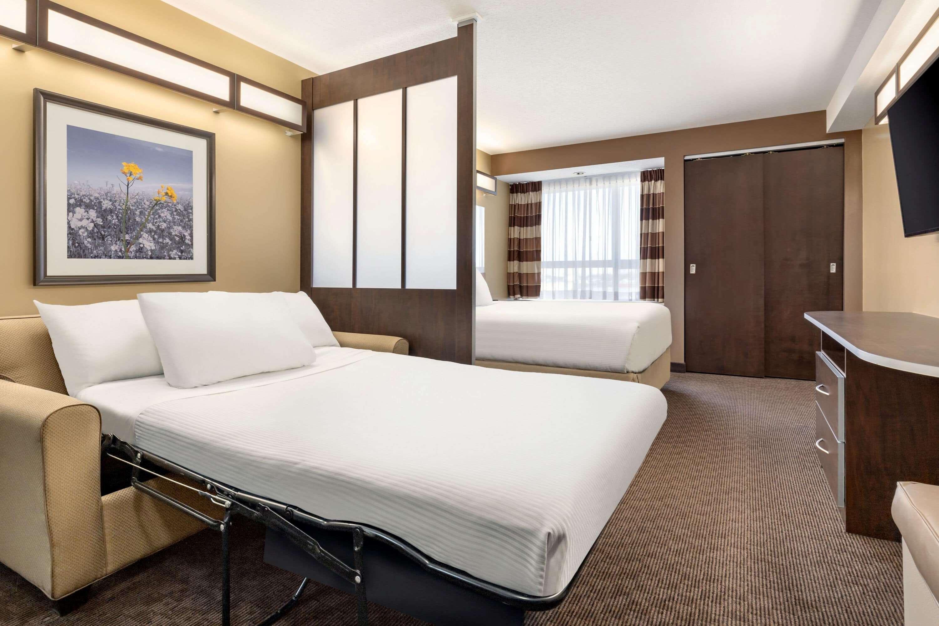 Microtel Inn & Suites By Wyndham Estevan Exterior foto