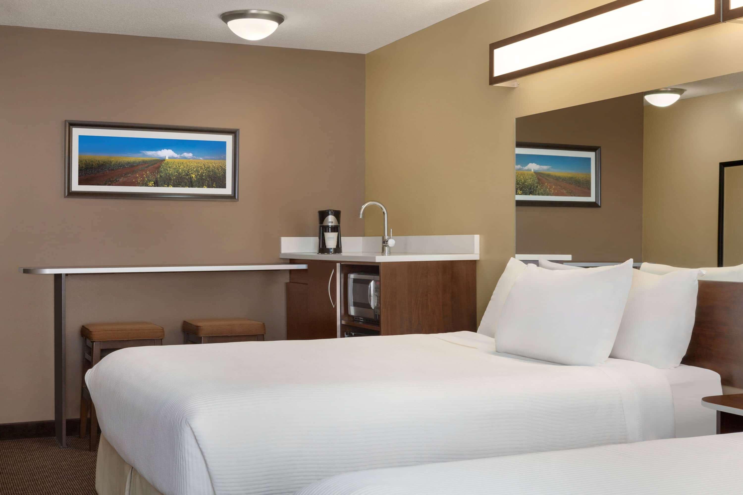 Microtel Inn & Suites By Wyndham Estevan Exterior foto