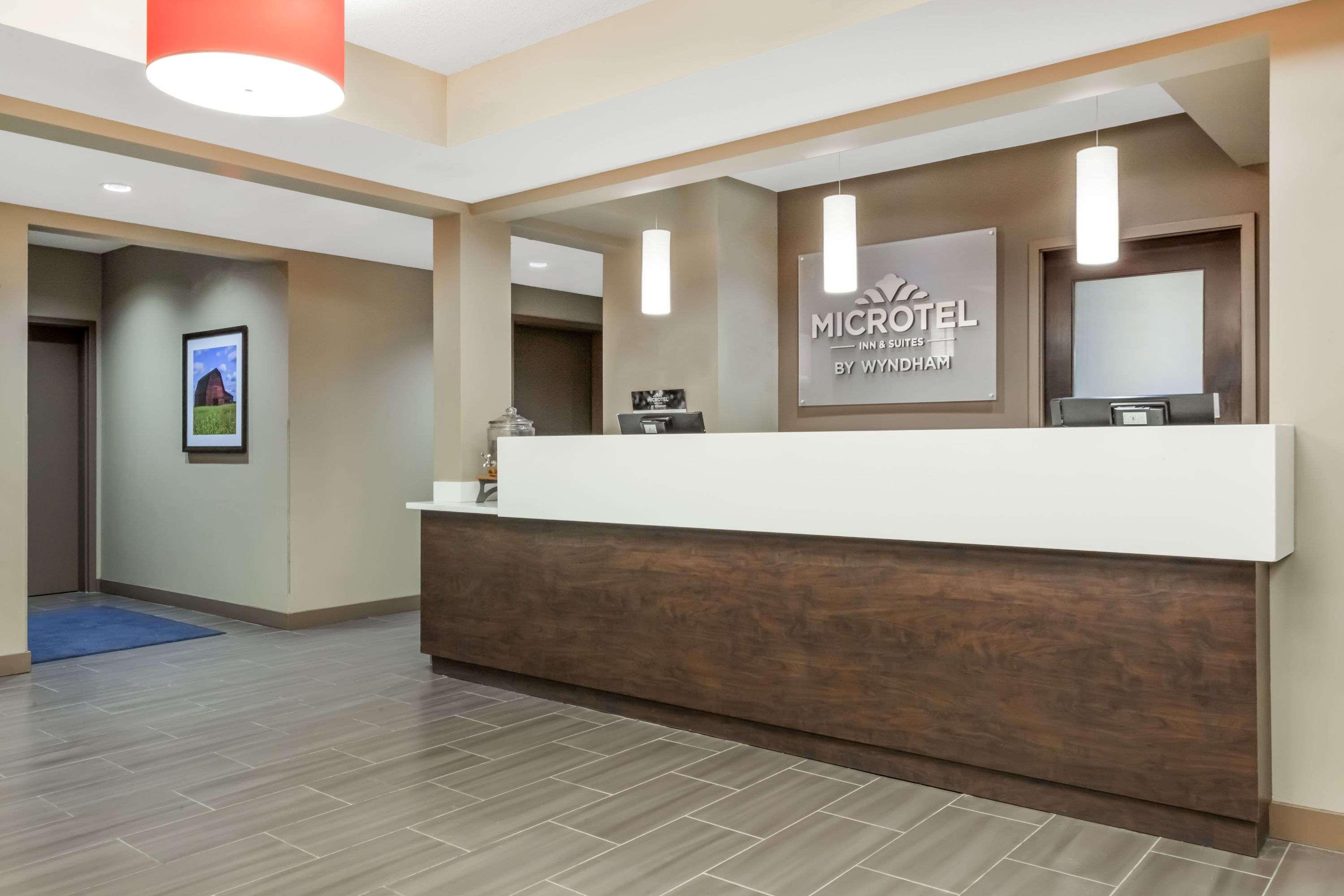 Microtel Inn & Suites By Wyndham Estevan Exterior foto